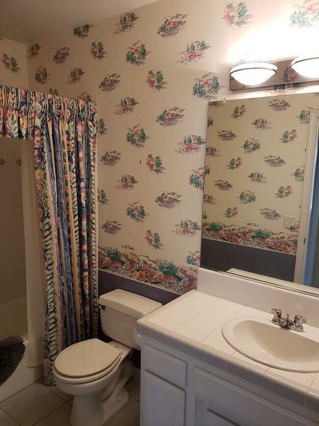 Building Photo - Lakefront Living in this 3/2 Beautiful Home! (55+ Community)