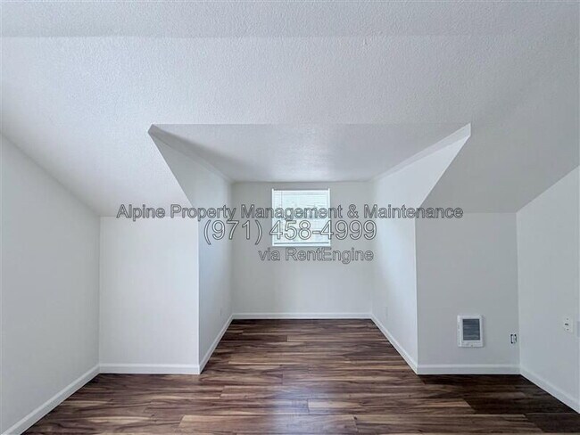 Building Photo - 5238 NE 14th Pl