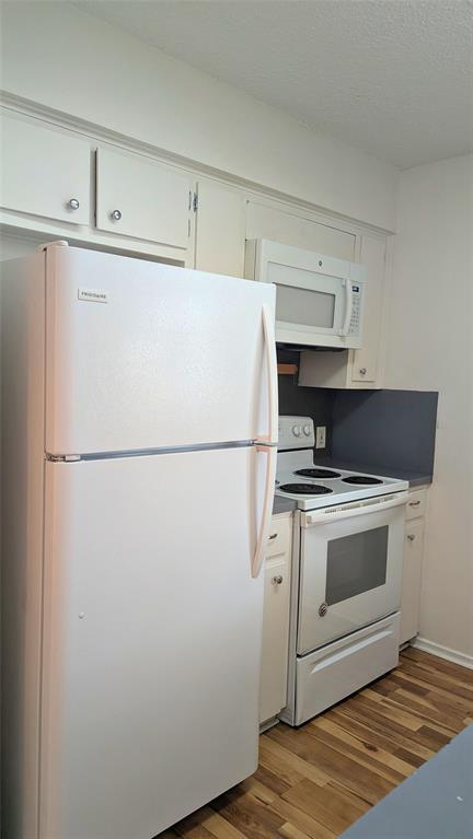 Building Photo - 6916 Scenic Brook Dr