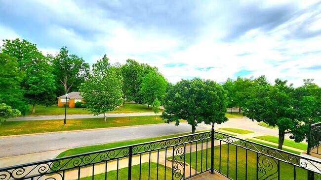 Building Photo - 2 bed 1 bath 1 car garage upstairs duplex in Miller's Boulevard Addition of OKC