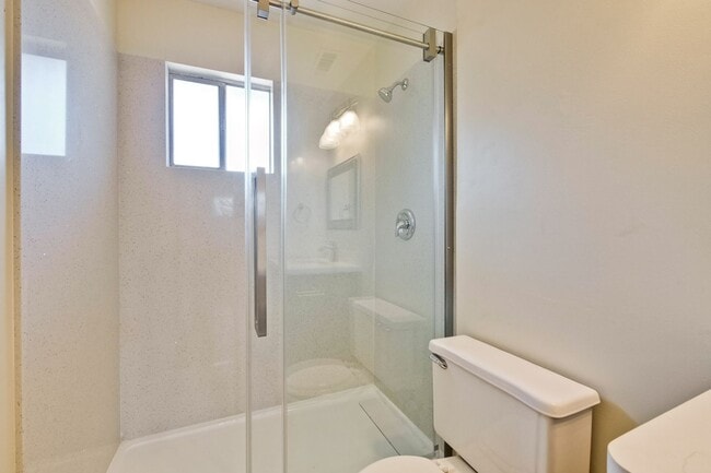 Building Photo - Beautiful Birdland Home on Quiet Cul-de-Sa...