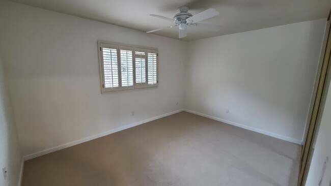 Building Photo - Amazing 4 Bedroom Home with Pool across from Cowls Mt