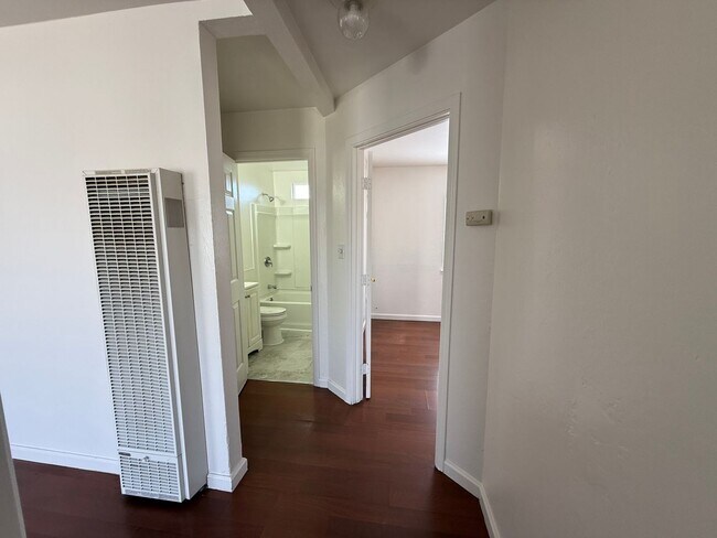 Building Photo - 4590-4592 73rd St, Sacramento, CA 95820