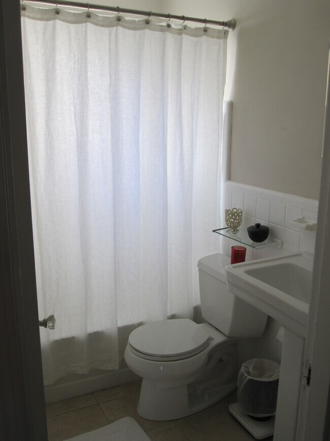 Main floor full bath with shower and tub - 8666 Rosalie Ave