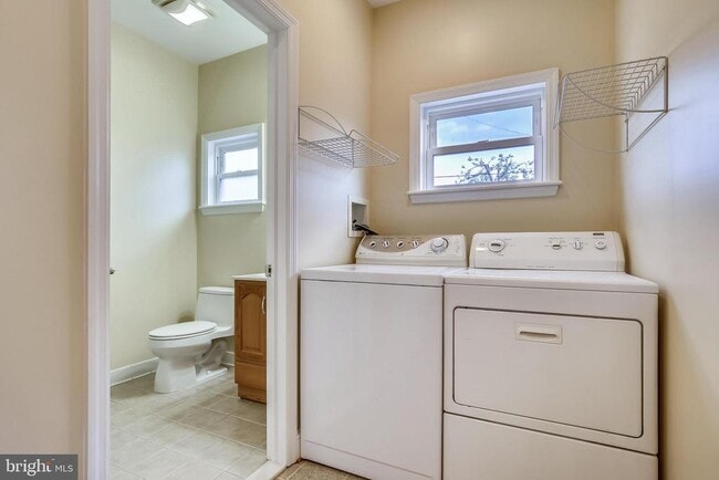 Building Photo - 119 N Peyton St