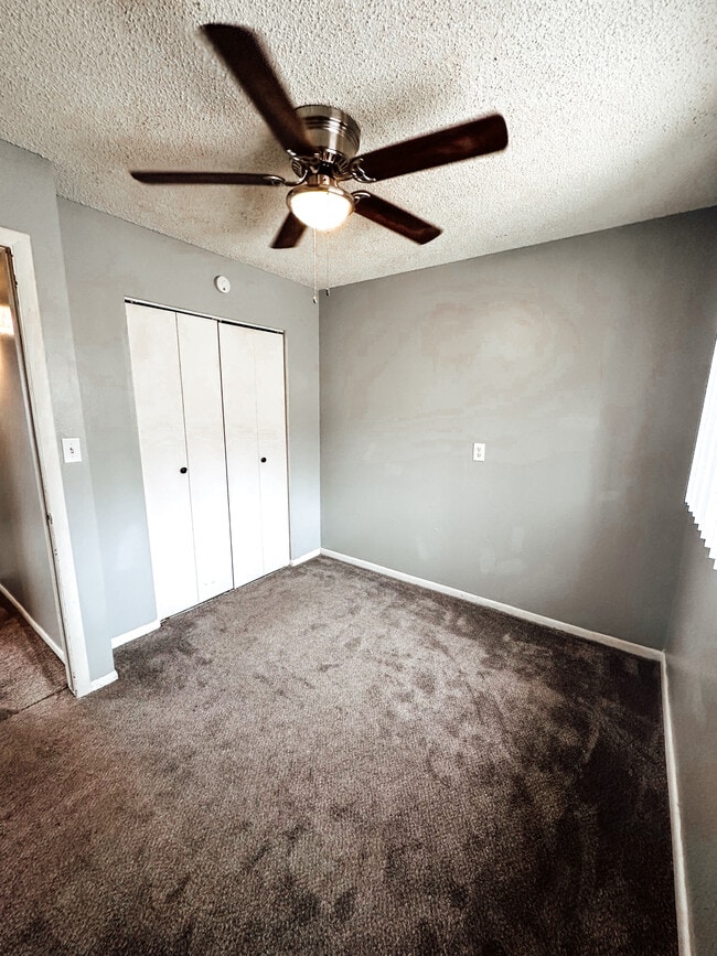 Building Photo - 1627 W Maple St