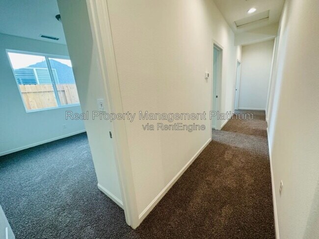 Building Photo - 1477 Las Rosas Ave