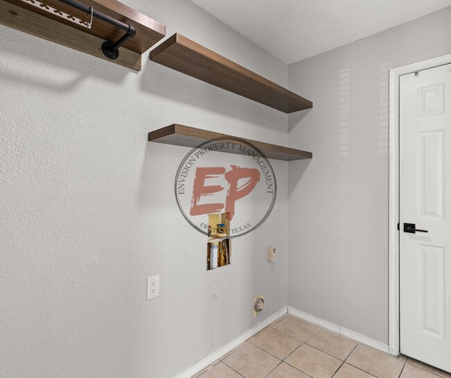 Building Photo - 4209 Green Oak Dr