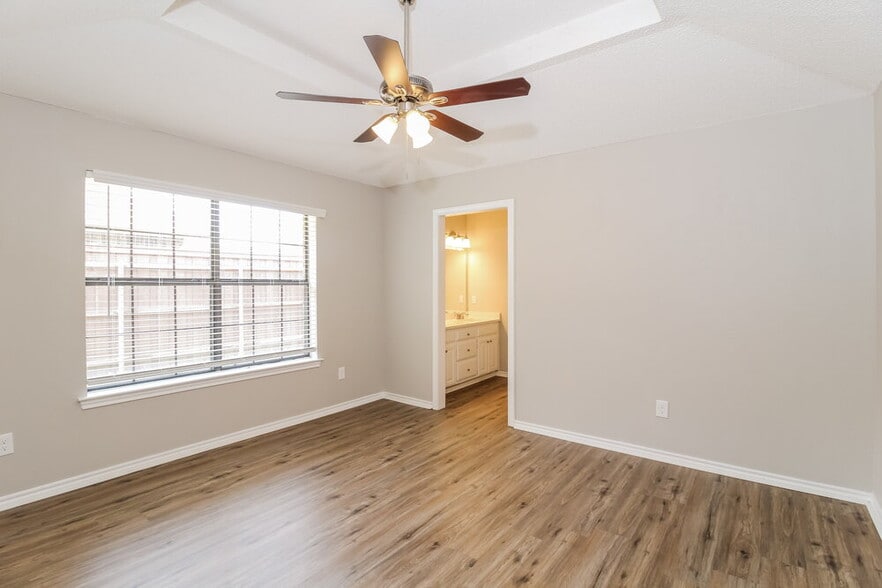 Building Photo - 217 Tanglewood St