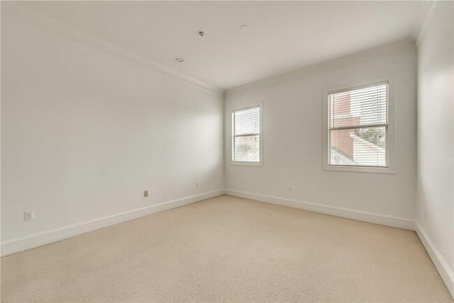 Building Photo - 2885 Woodside St