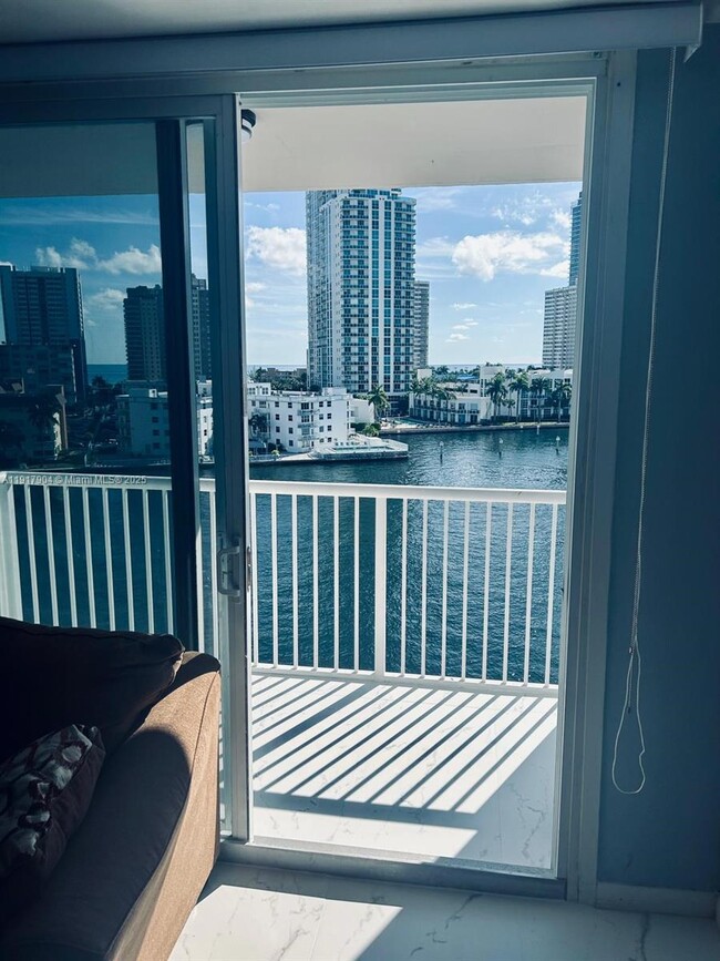 Building Photo - 121 Golden Isles Dr