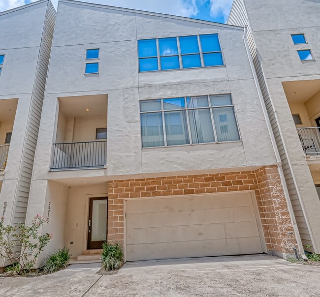 Building Photo - 5315 Lillian St