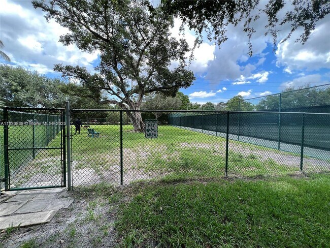 Building Photo - 1243 SW 46th Ave