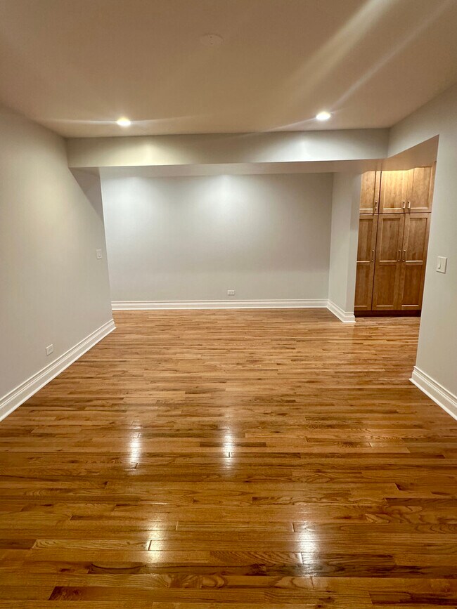 Building Photo - 2308 W Farwell Ave