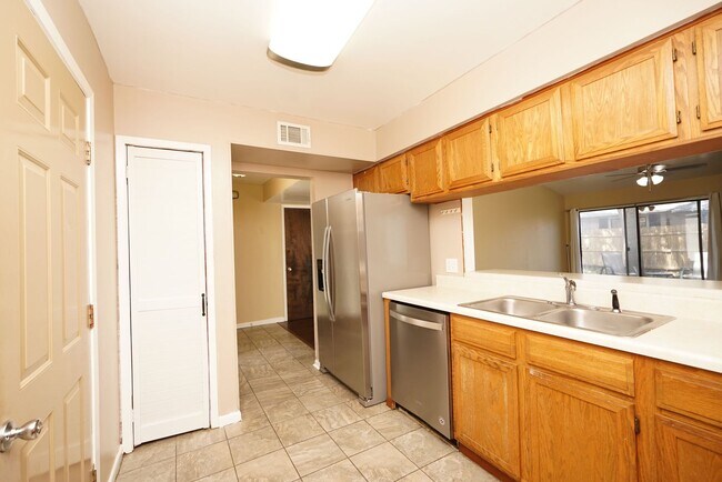Building Photo - 104 Cedar Ridge Way