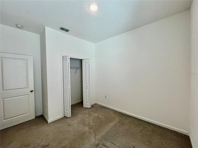 Building Photo - 421 Disa Dr