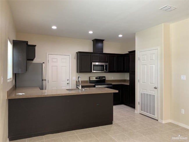 Building Photo - 7 W Garfield Ave