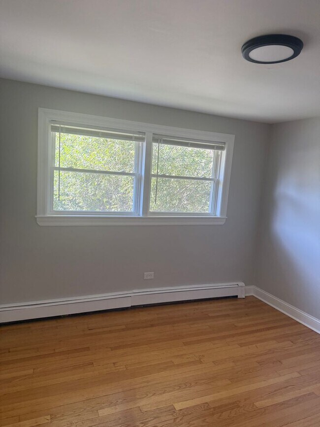 Building Photo - Spacious 2 Bedroom in Beverly