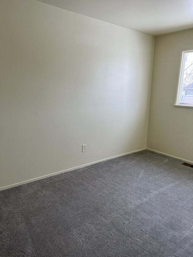 Building Photo - 6168 Hilton Ln