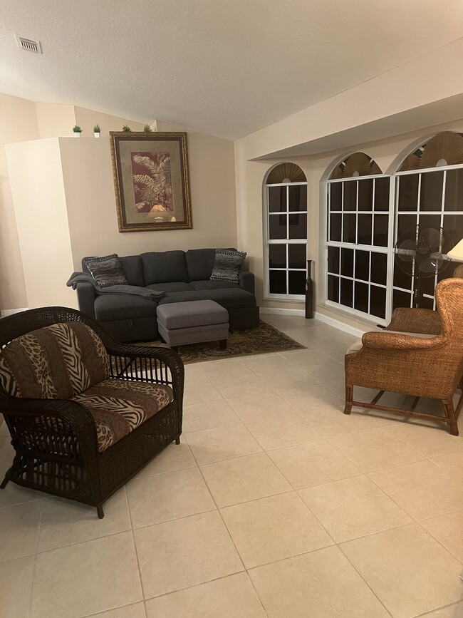 Building Photo - 922 Jackson Way