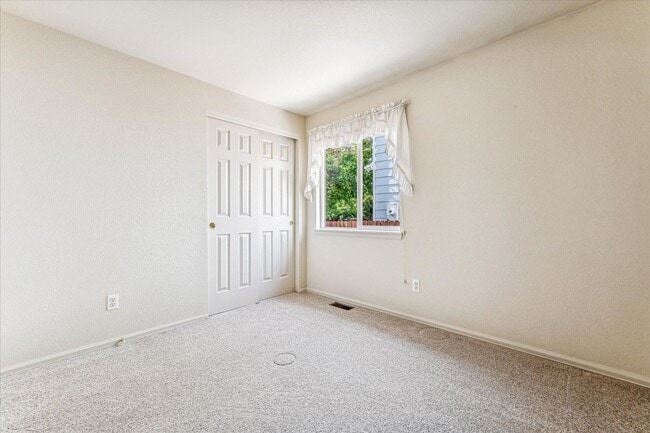 Building Photo - Evolve Real Estate: Meticulously Maintained 3 Bed RANCH Home with Deck and Pergola Available Sept 1!