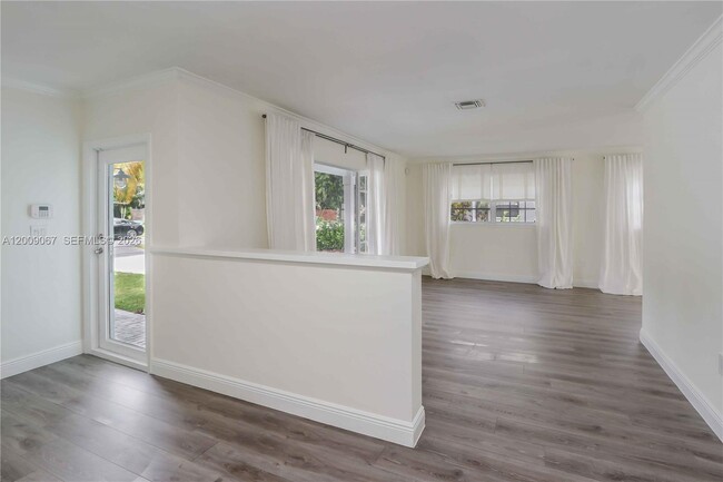 Building Photo - 8035 SW 63rd Pl