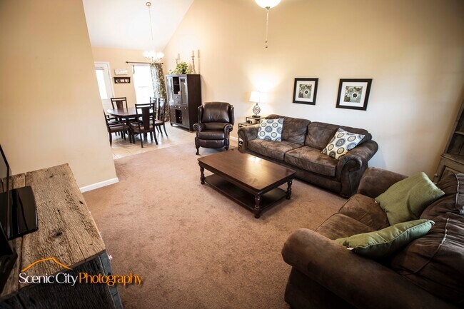 Building Photo - 1914 Dupont St