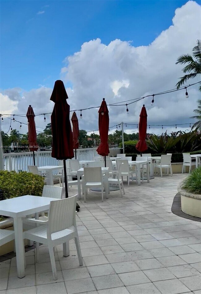 Building Photo - 5600 Collins Ave