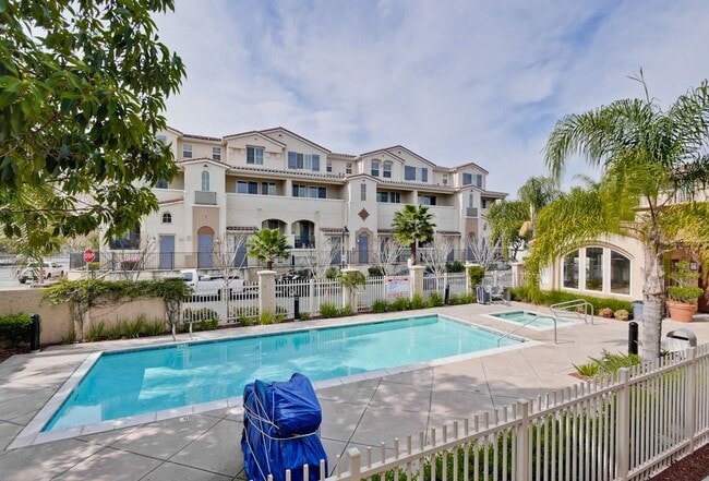 Building Photo - Sought-after Multi-level Home Near Great Mall!