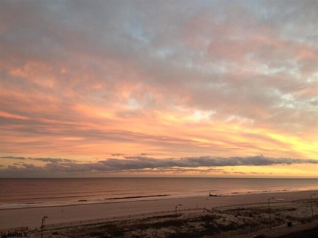 Building Photo - 3851 Boardwalk