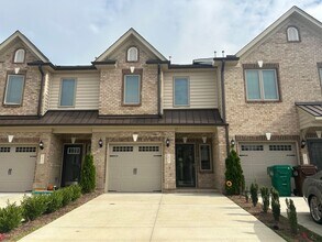 Building Photo - Like NEW Luxury 2-story townhome 2 bedrooms and 2.5 baths + Flex room + 1 car garage in High Point