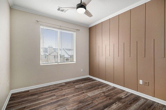 Building Photo - Updated 2 Bed 2 Bath Condo with One Car Garage in Littleton!