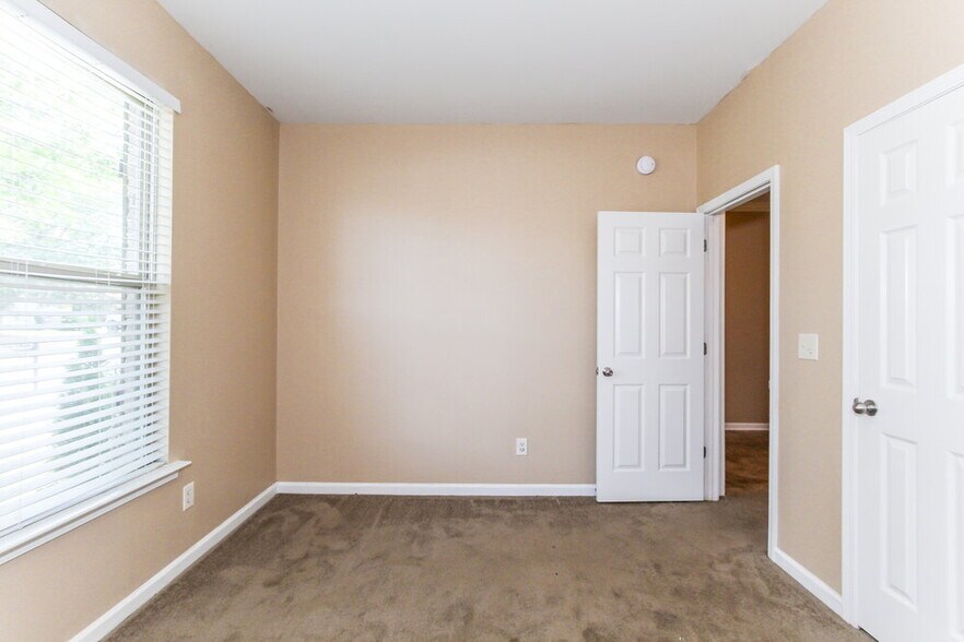 Building Photo - 2122 Timberline Dr