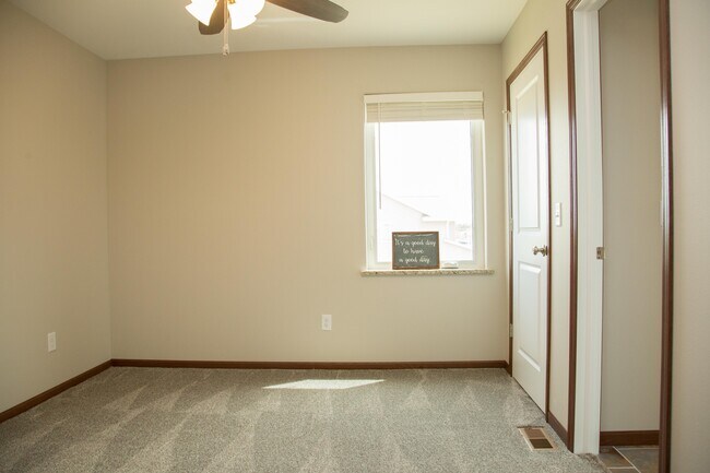 Building Photo - 6353 Pawnee Ln