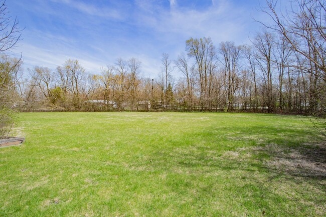 Building Photo - 1305 Oswego Rd