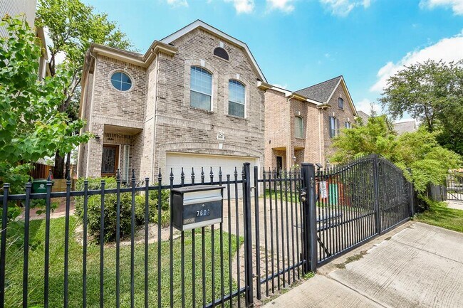 Building Photo - 7608 Janak Dr