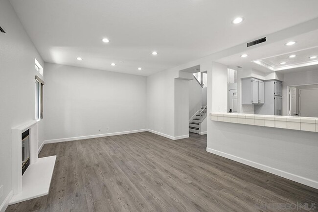 Building Photo - 7274 Shoreline Dr