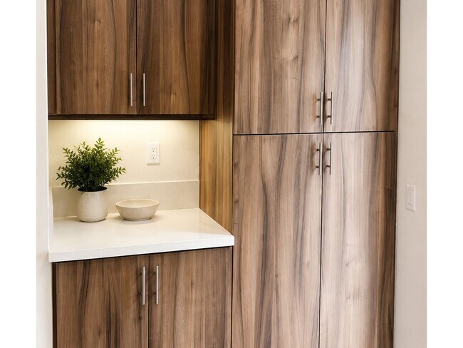 Building Photo - Contemporary 3B | 4B Condo in the Heart of Glassell Park