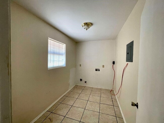 Building Photo - 231 Malaga Dr