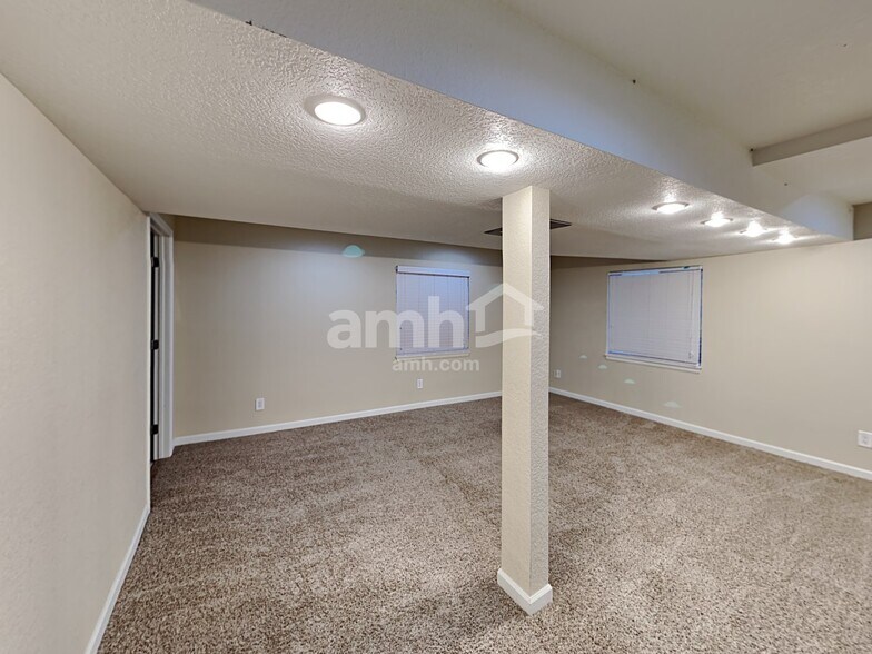 Building Photo - 12278 Kittredge St