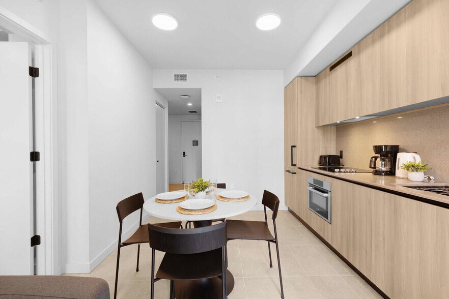 Building Photo - 501 NE 1st Ave