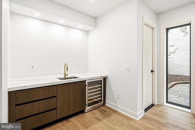 Building Photo - 321 S 3rd St