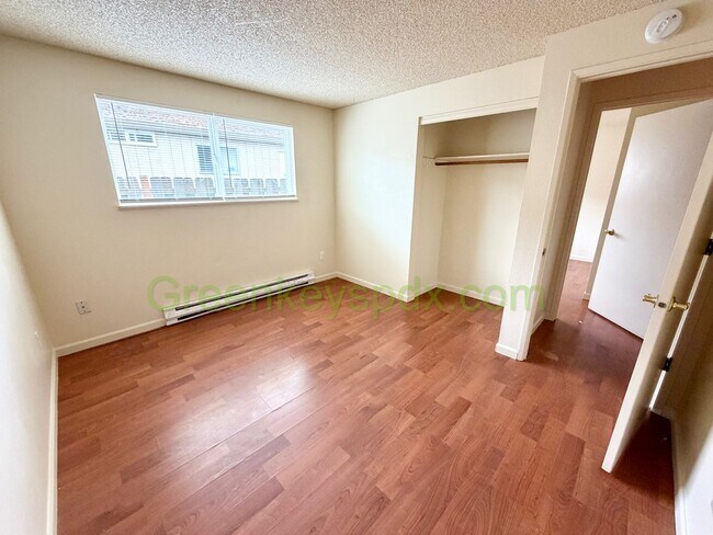 Building Photo - Wonderful 3-bedroom 2 Bath House in SE Portland!