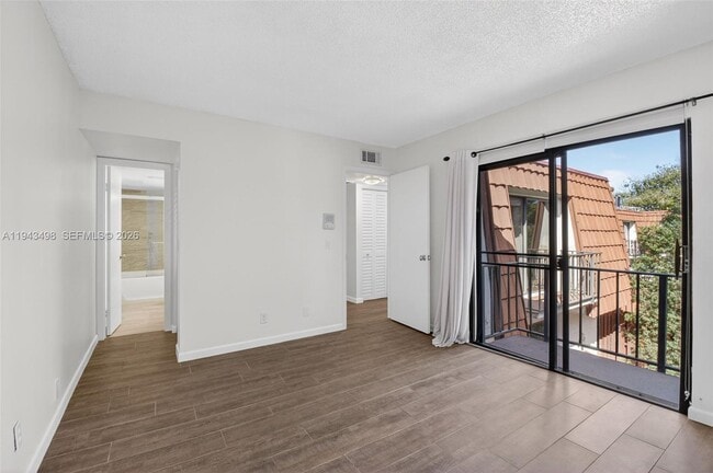 Building Photo - 3007 San Clara Dr