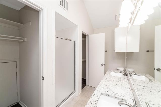 Building Photo - 1905 Lansdown Ct