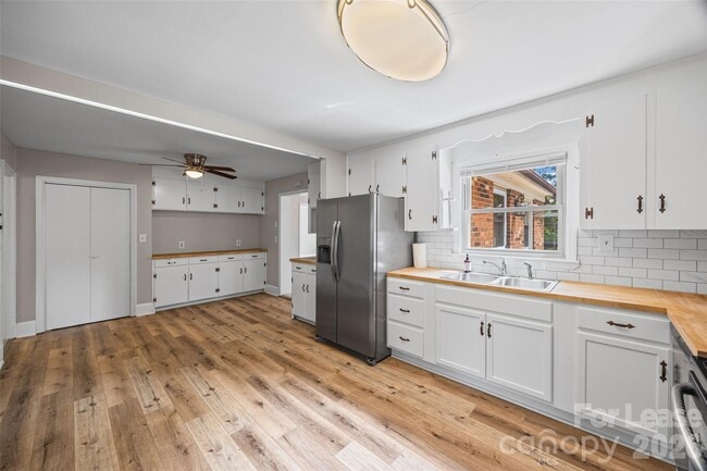 Building Photo - 4827 Harcourt Ln