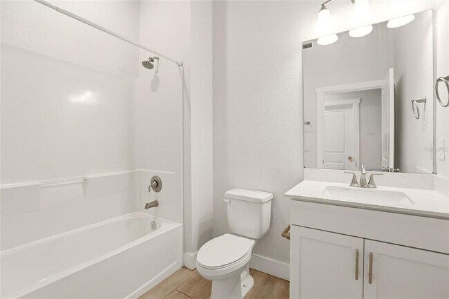 Building Photo - 870 Columbia St