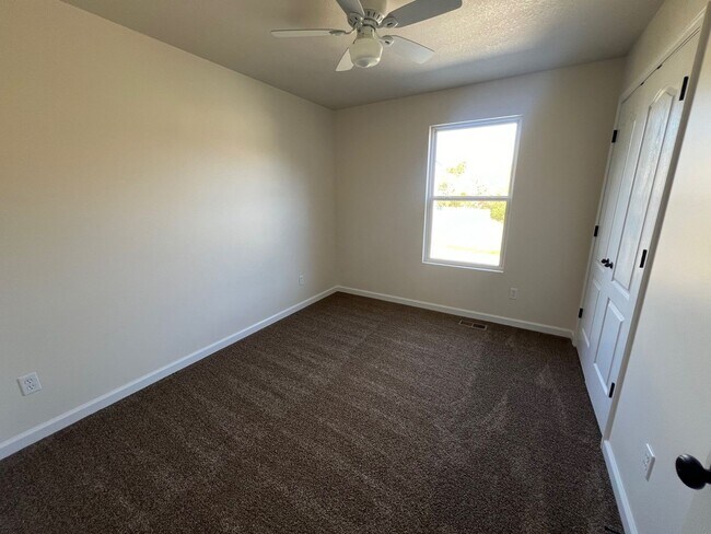 Building Photo - RARE FIND!