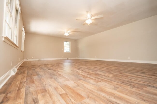 Building Photo - 1329 White House Blvd
