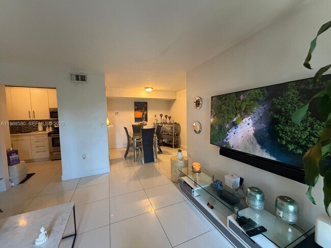 Building Photo - 468 NE 206th Ln